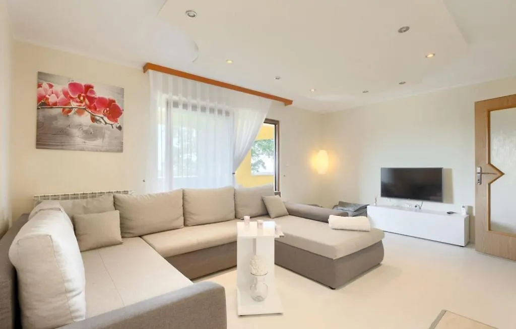 Beautiful Villa Vista Mare With Pool In ヴィジナダ